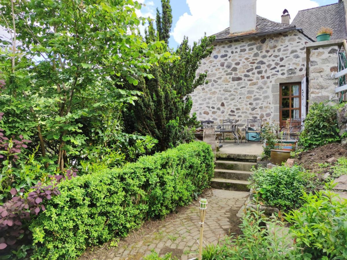 Maison Familiale Et Authentique Saint-Jacques-des-Blats Exteriör bild